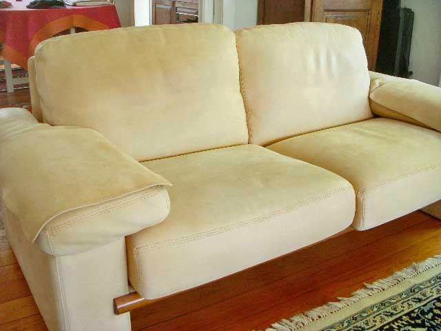 Bestand:Nubuk-Sofa-02.jpg