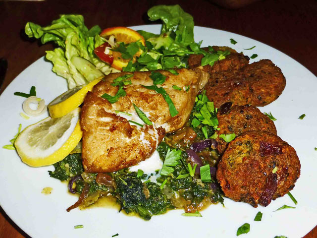 Bestand:Papageifisch-Essen-02.jpg