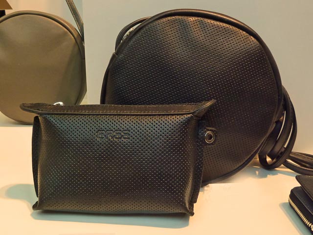 Bestand:Perforation-Taschen.jpg