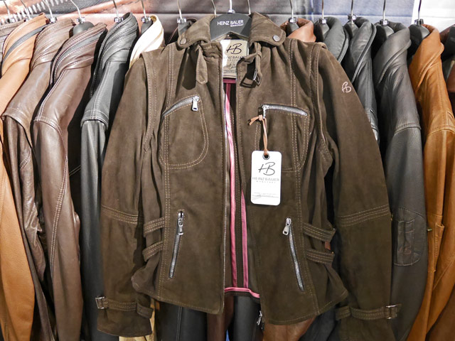 Bestand:Rentier-Lederjacke-01.jpg