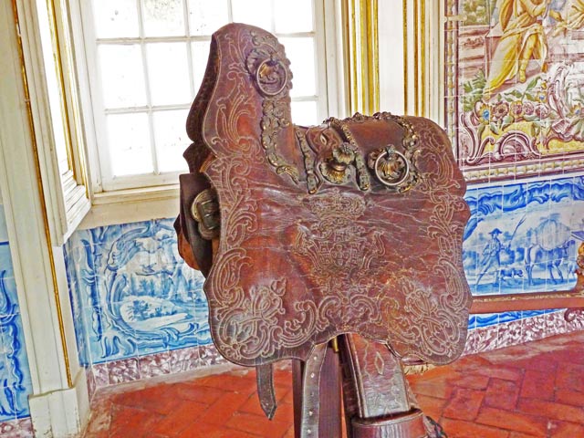 Bestand:Sattel-antik-Queluz-01.jpg