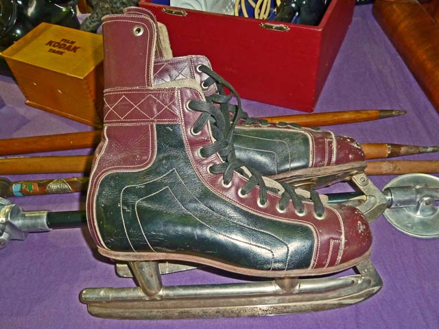 Bestand:Schlittschuhe-01.jpg