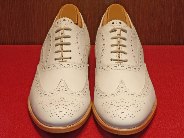 Bestand:Schuh-Lochstanzung-London-2.jpg