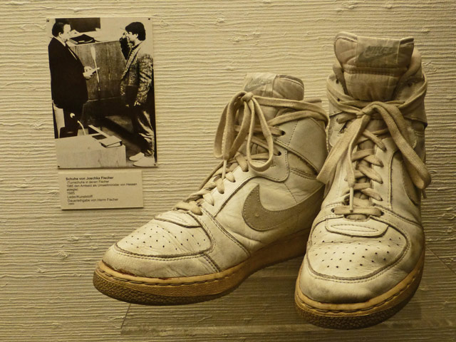 Bestand:Schuh-Turnschuhe-Joschka.jpg