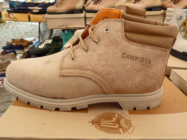 Bestand:Schuh-Velourleder-01.jpg