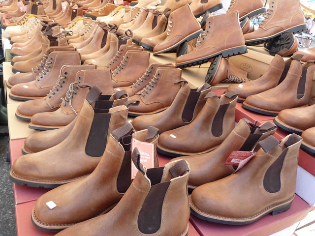 Bestand:Schuhe-Markt-001.jpg