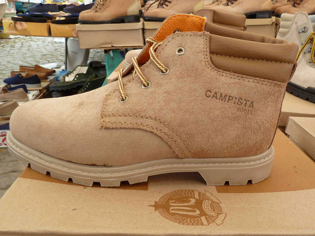 Bestand:Schuhe-Veloursleder-001.jpg