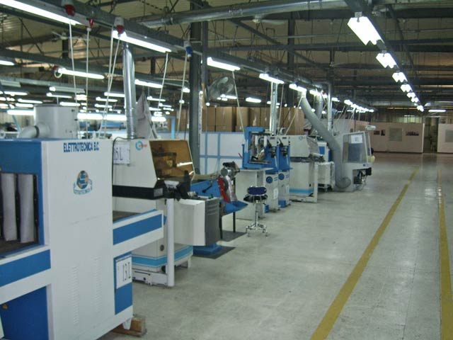 Bestand:Schuhfabrik-Jordanien-Bodenbau.jpg