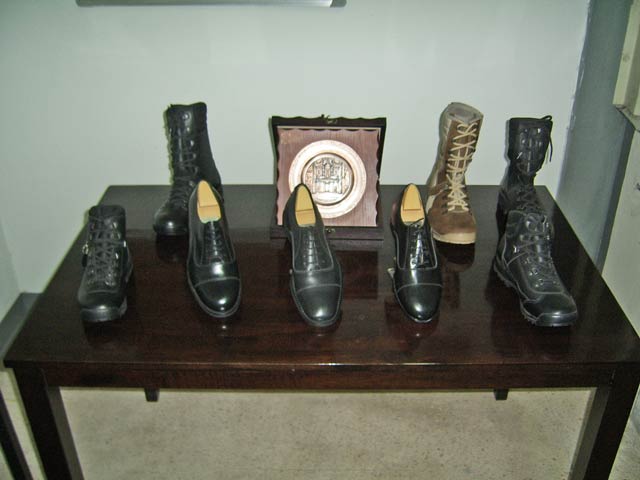 Bestand:Schuhfabrik-Jordanien-Kollektion.jpg