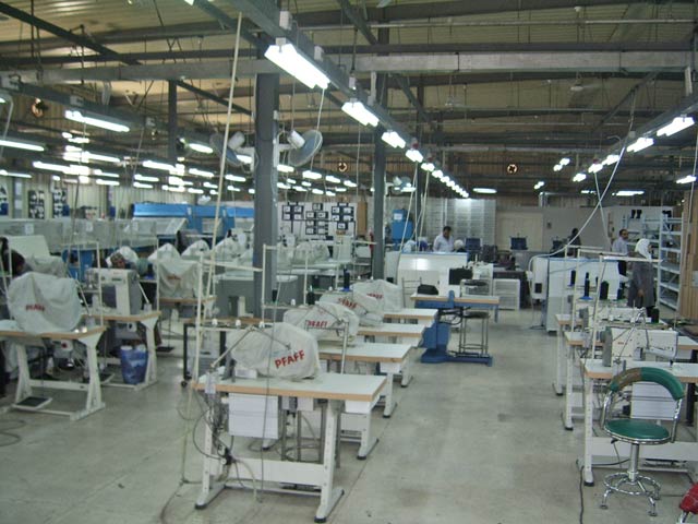 Bestand:Schuhfabrik-Jordanien-Stepperei.jpg