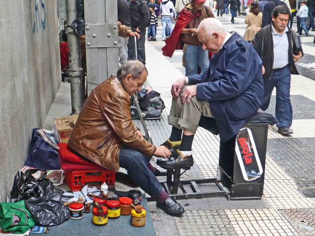 Bestand:Schuhputzer-Buenos-Aires-01.jpg