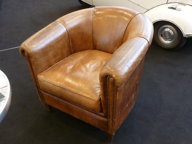 Bestand:Sessel-Schafsleder-02.jpg