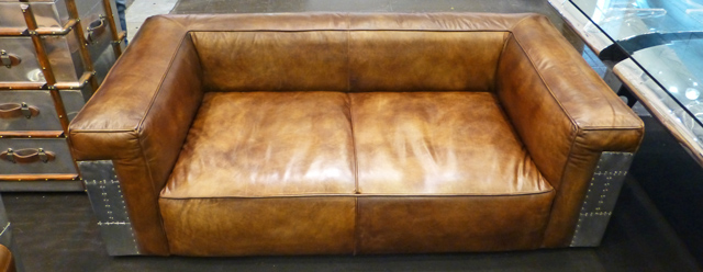 Bestand:Sofa-Anilin-01.jpg