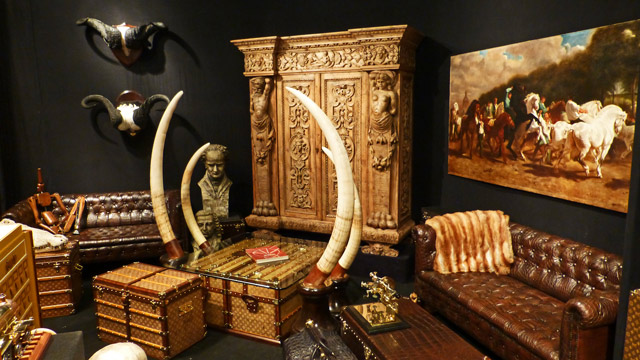 Bestand:Sofa-Krokodilleder-05.jpg