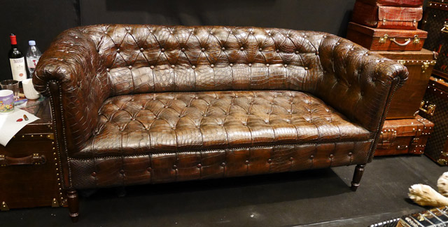 Bestand:Sofa-Krokoleder.jpg