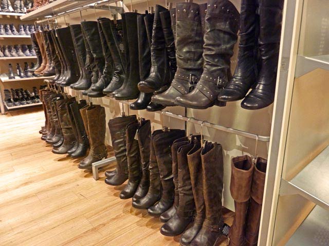 Bestand:Stiefel-Schuhgeschäft-0002.jpg