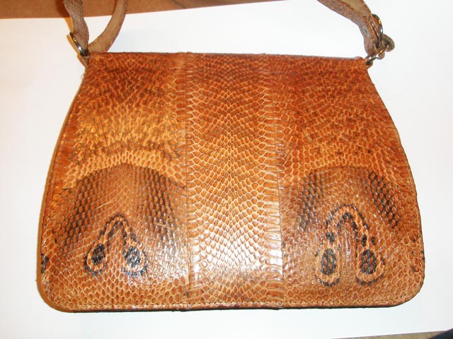 Bestand:Tasche-Brillenschlange-01-2.jpg