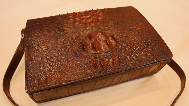 Bestand:Tasche-Kroko-Ruecken-03.jpg