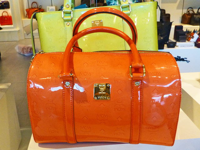 Bestand:Tasche-Lackleder-02.jpg