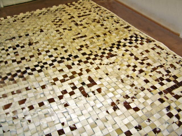 Bestand:Teppich-Kuhfell-002.jpg