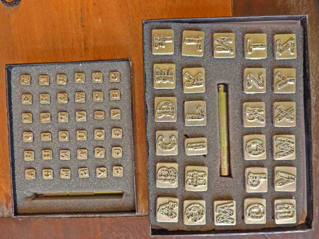 Bestand:Werkzeuge-Buchstaben-02.jpg