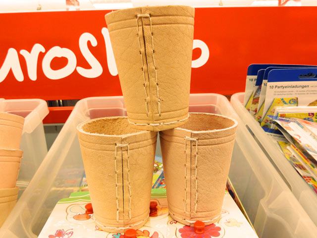 Bestand:Wuerfelbecher-001.jpg