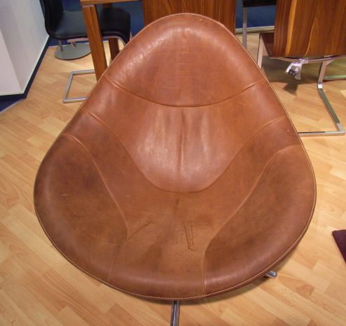 Bestand:Yakledermoebel-2010-02.jpg