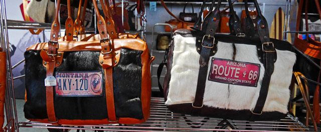 Bestand:Ziegenfell-Tasche-01.jpg