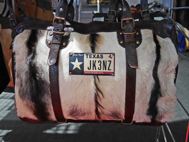 Bestand:Ziegenfell-Tasche-02.jpg