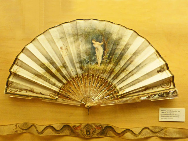 Bestand:Ziegenleder---Schwanenhaut-1880-GB--01-Ledermuseum-Offenbach.jpg