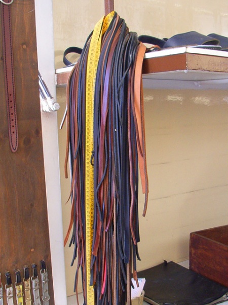 Bestand:Lederband-01.jpg